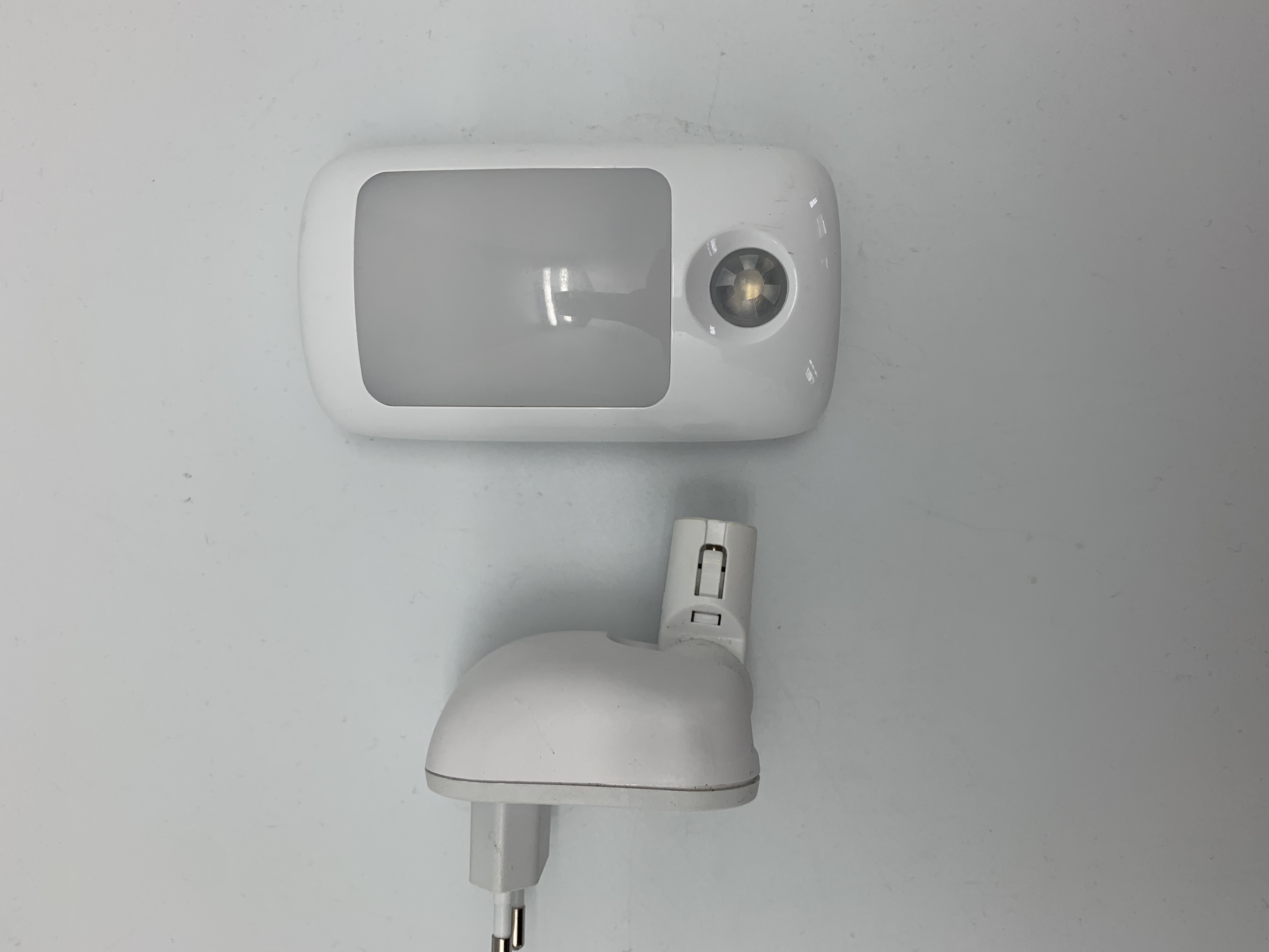TTL-RS1201 Notfalllicht mit PIR-Sensor
