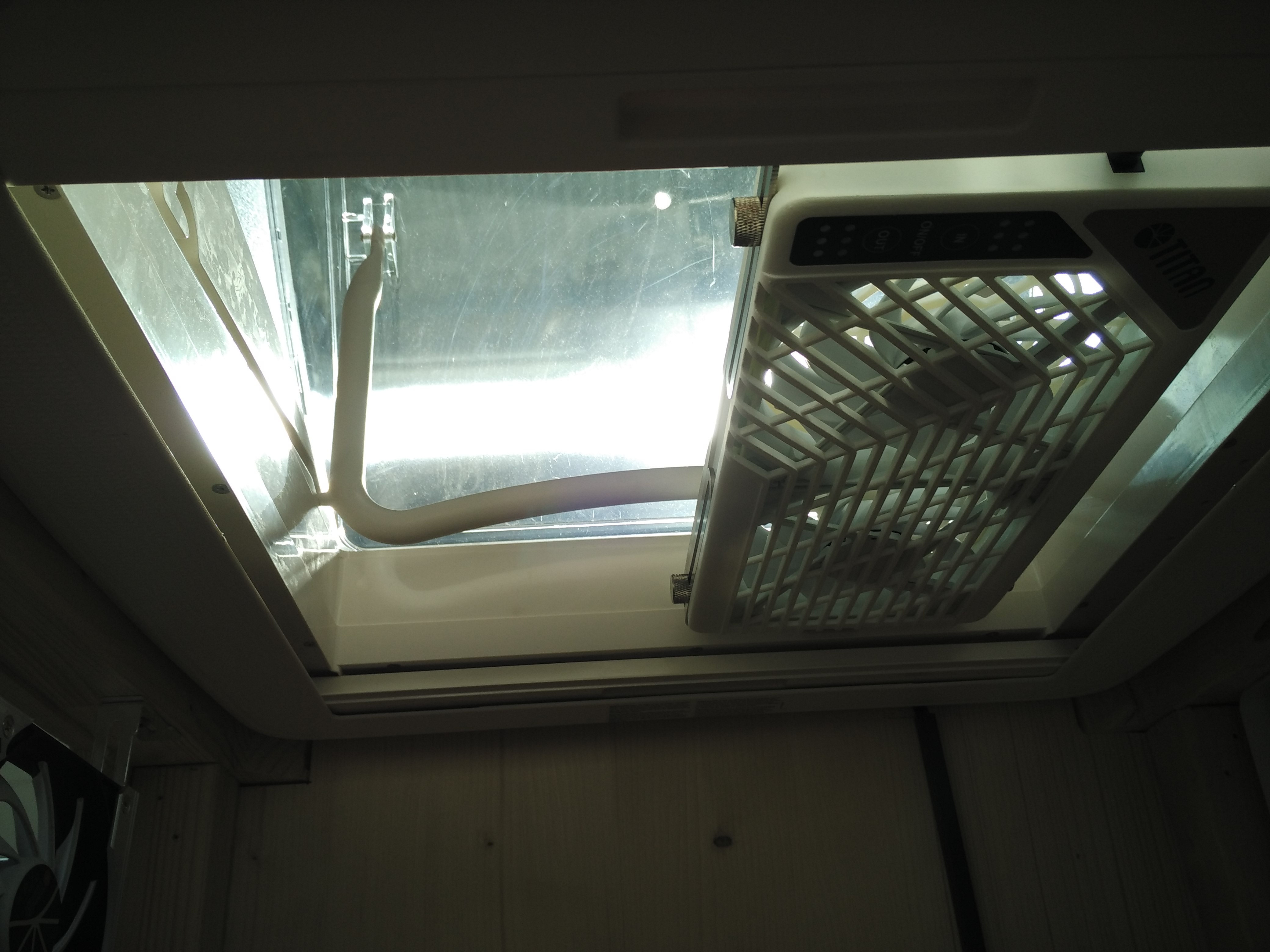 Dachfensterlüfter mit Fernbedienung TTC-SC21/V4+