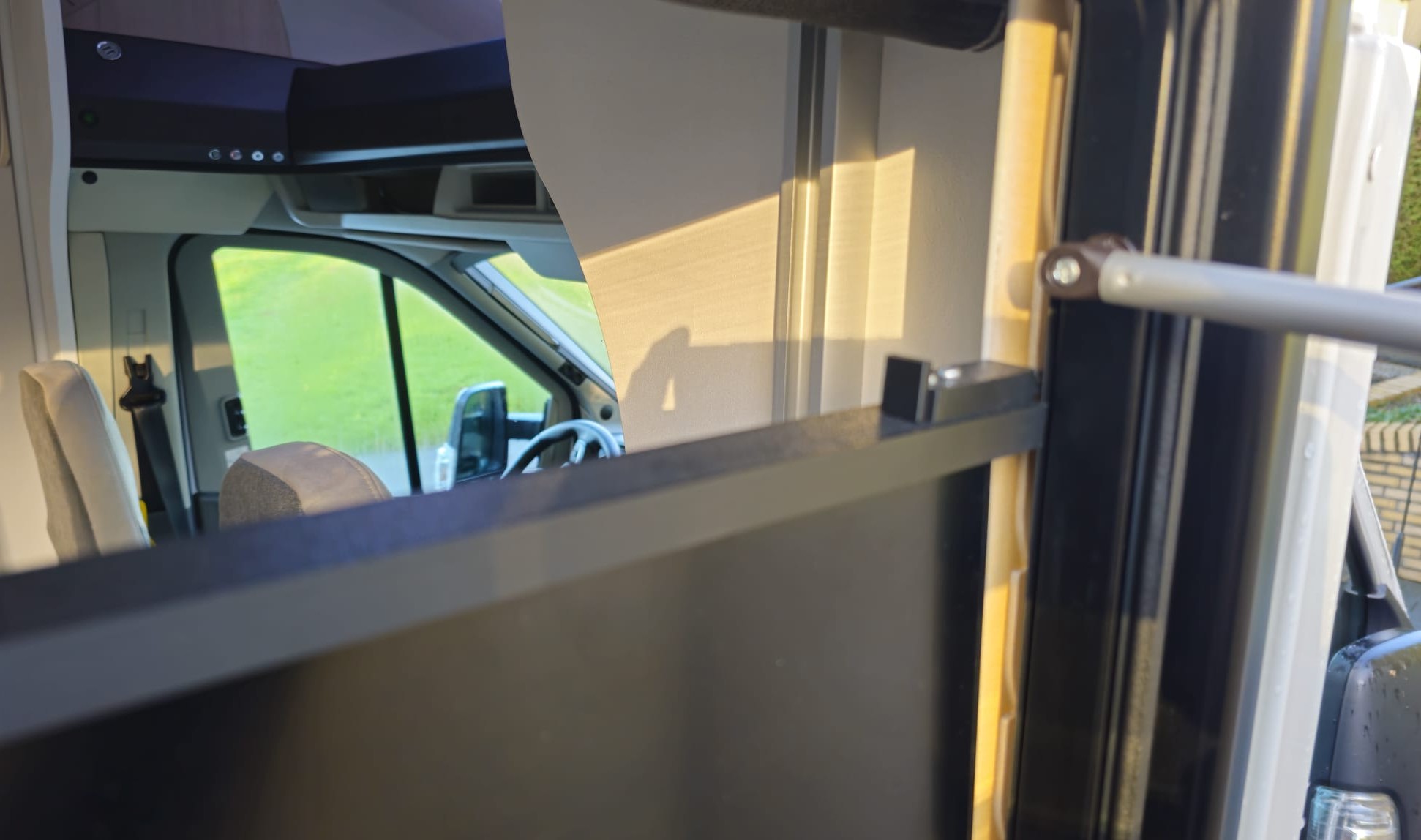 Camper Fenster TV-Halter TTC-TH65